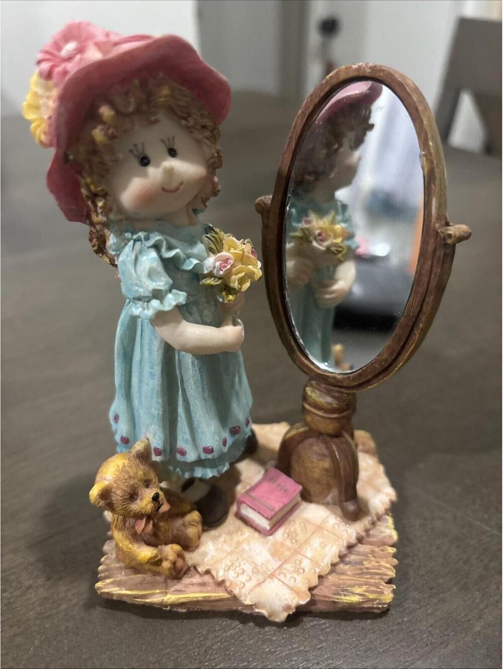 K’s Collection Vintage Girl In Mirror Figurine . [COPY]